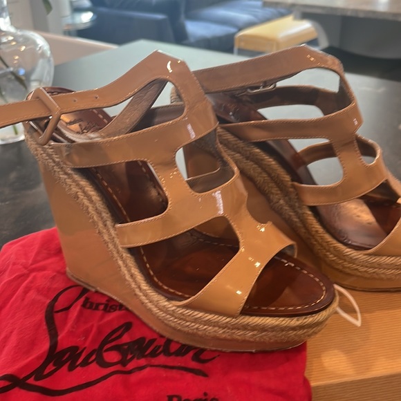 Gorgeous Christian Louboutin Salamanca 120 patent wedges - Picture 8 of 9